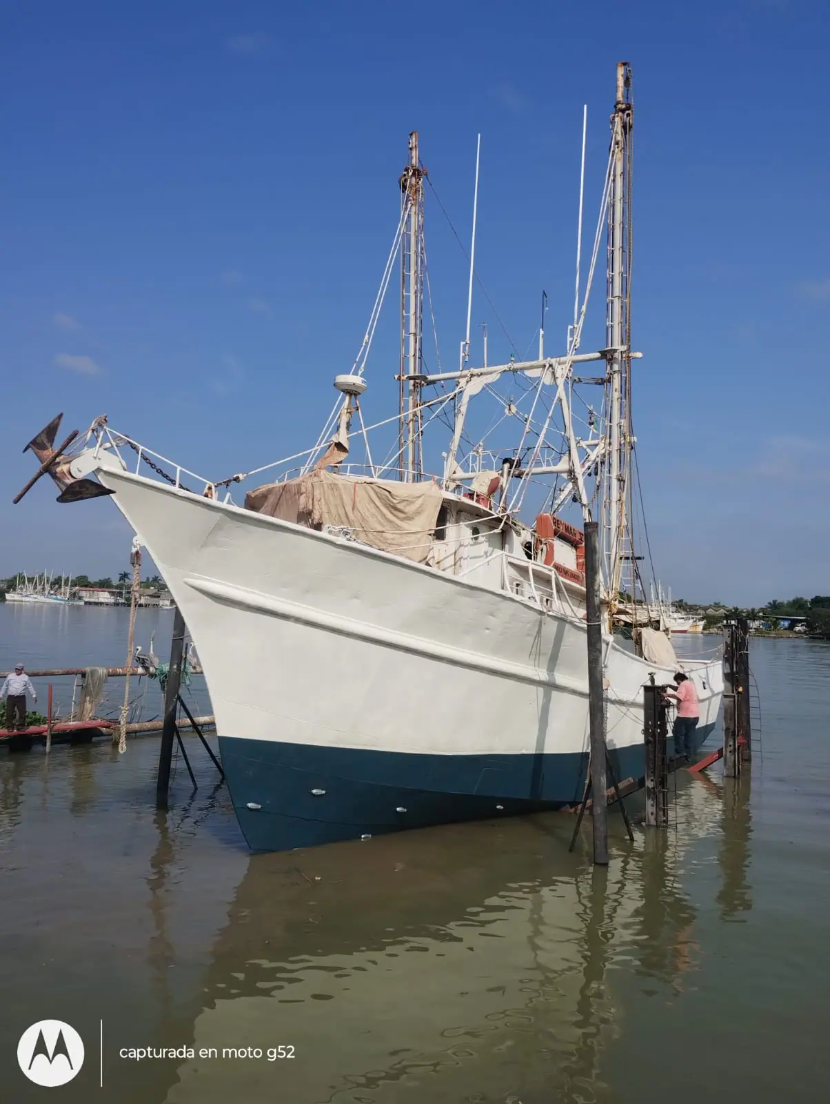 Embarcación con protección marina